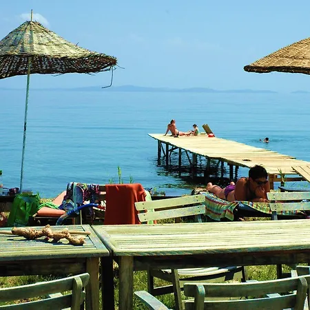 Oiki Beachcamp Hotel *