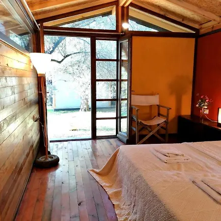 Oiki Beachcamp Hotel *